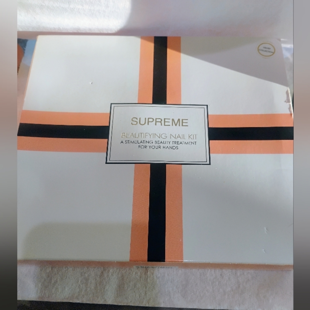 Supreme Nail Kit with Orange and Black Design